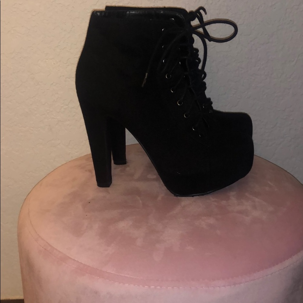 Heels - Picture 2 of 4